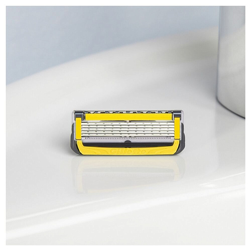 Gillette Подарочный набор Limited Edition (Gillette Станок Proshield Chrome с 3 сменными кассетами + Подставка)
