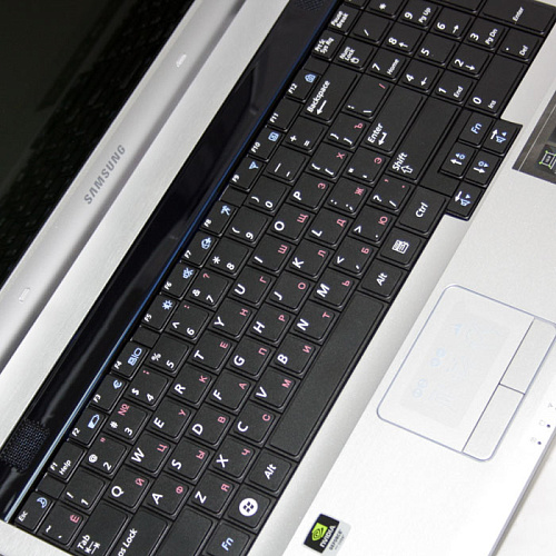 Ноутбук Samsung R530/JT01 i3-330M/3G/250G/NV310M 512/DVD/WiFi/BT/cam/15.6''/Win7 HB Red/silver(int)