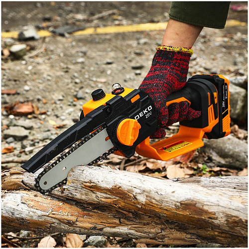Аккумуляторная пила Deko DKCHS 20-6 PRO, 4" и 6", 20В, 2x2.2Ач, 2 шины и 2 цепи 083-2011