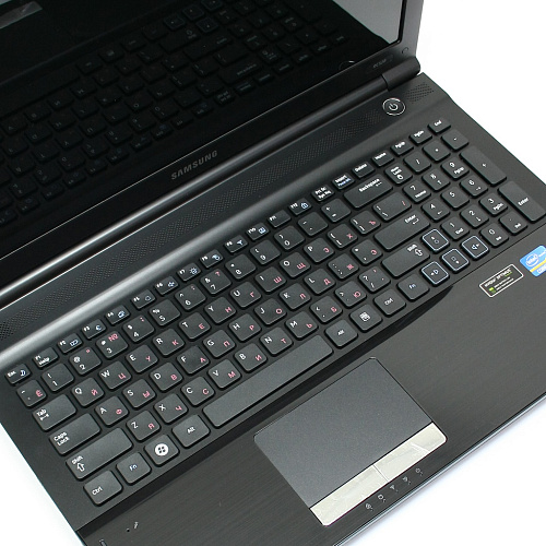 Ноутбук Samsung RC520-S02 i3-2310/3Gb/320Gb/DVD/15.6"/GT520/Wifi/BT/Win 7 HP64/Red