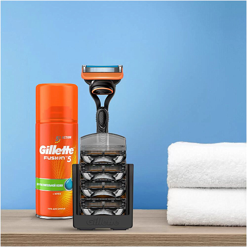 Gillette Подарочный набор (Gillette Станок Fusion5 с 3 сменными кассетами + Gillette Fusion Гель для бритья, 200 мл. + Станция для бритвы и кассет)