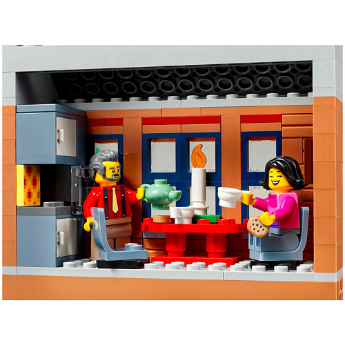 LEGO Icons Главная Рождественская улица 10308