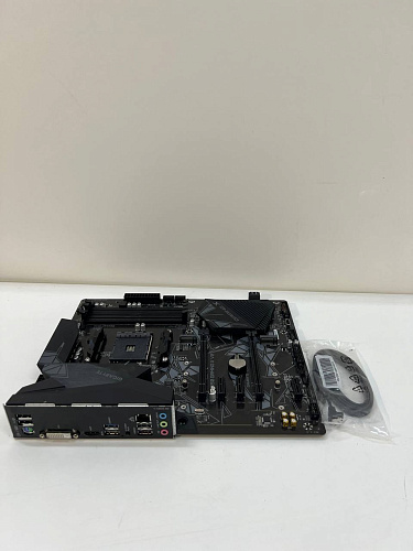Материнская плата Gigabyte B550 Gaming X V2 B550 Socket AM4 4xDDR4, 4xSATA3, RAID, 2xM.2, 2xPCI-E16x, 4xUSB3.2, DVI-D, HDMI, Glan, ATX УЦЕНКА
