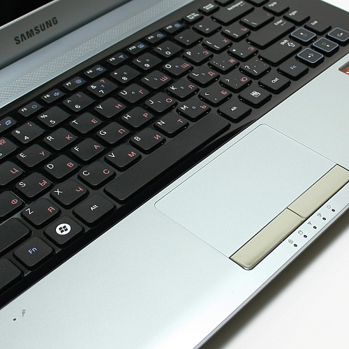 Ноутбук Samsung RV415/S01 E350/2G/320G/DVD/6470 512Mb/14.0/WiFi/BT/Cam/Win7 HB64 silver/Black