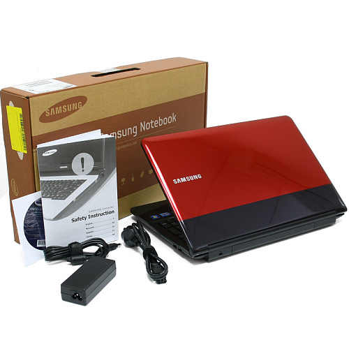 Ноутбук Samsung RC520-S02 i3-2310/3Gb/320Gb/DVD/15.6"/GT520/Wifi/BT/Win 7 HP64/Red