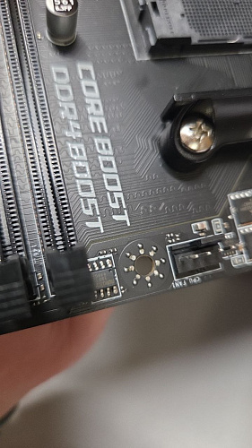 Материнская плата MSI B550M Pro-VDH WiFi Socket-AM4 AMD B550 4xDDR4, 4xSATA3, RAID, 2xM.2, 1xPCI-E16x, 4xUSB3.2, D-Sub, DP, HDMI, Glan, mATX УЦЕНКА